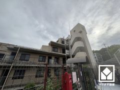 北側にはゆったりとした広場のある「名塩南児童遊園」が隣接しており、子育て世帯の方にもお勧めです。