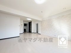 広々23帖のLDKが魅力。家族全員がリラックスできる、ゆったりとした快適リビングで温かい団らんの時間を。