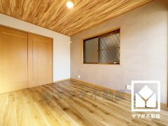 約6帖の1階洋室です。リビングに隣接している為、開放感がある空間です。