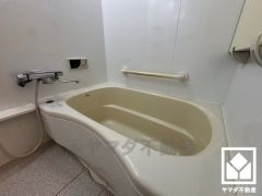 ゆったり足が伸ばせるので、毎日の疲れを癒やすバスタイムを実現。