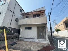 家族との時間も、自分だけの時間も心地よく過ごせる。シンプルで飽きのこない設計が、暮らしに余白をもたらします。この家は、日々の暮らしをそっと支えてくれます。