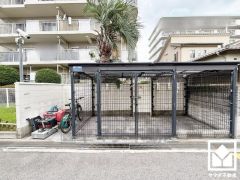 「上坂部小学校」まで徒歩2分。低学年のお子様も安心して通学していただけます。