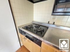 毎日の料理がもっとスムーズに。便利な3口コンロ付きキッチン。