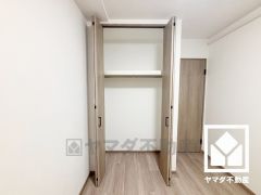 クローゼットは奥行きがあるので、収納力も申し分ありません。