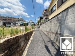 開放感のある東西両面道路。風通し良好です。