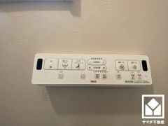 温水洗浄便座付きで、季節を問わずいつでも温かい便座をお使いいただけます。