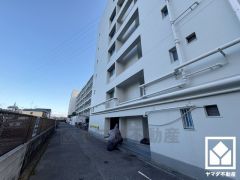 ブランコやすべり台などの遊具や、ゆったりとした広場が整備された「小中島公園」など、徒歩圏内に複数の公園があり、子育て世帯の方にもお勧めです。