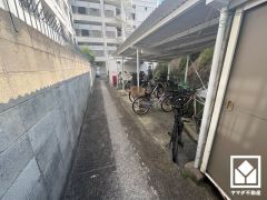 屋根付き駐輪場なので、雨や風、直射日光から自転車を守ることができます。ご成約でヤマダポイントプレゼント中です。お問合せお待ちしております。