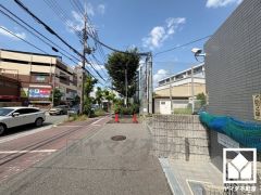 阪急電鉄神戸線「園田」駅まで徒歩約4分の立地。「コープ園田」まで徒歩3分、「園和小学校」まで徒歩1分など、毎日の通勤・通学だけでなく、日常のお買い物や、休日のお出かけまで利便性に優れています。