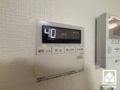 ボタン1つで自動でお湯張りができるオートバス機能付き。