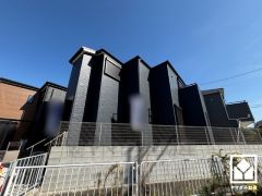 ZEH水準の高い省エネ性能を備えており、光熱費などのランニングコストを抑えられます。夏は涼しく、冬は暖かい、季節に関わらず快適に過ごせる住宅です。