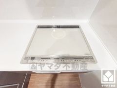 安全性と使いやすさを兼ね備えたIHクッキングヒーターで快適なキッチンライフ。お手入れもラクラクです。