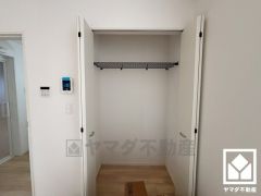 リビングにも収納スペースがあり、住空間を広々お使いいただけます。