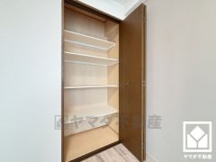 物入は奥行きがあるので、収納力も申し分ありません。お問合せお待ちしております。