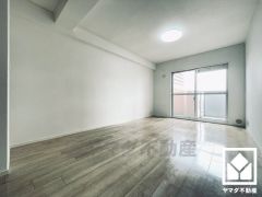 心地よい空間が広がるリビングで、家族みんなが快適に過ごせる時間を提供。