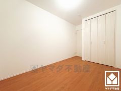 約5.53帖の北側納戸です。お子様のお部屋などにも丁度良い広さです。