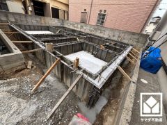 プライバシー・採光に配慮された広々16帖の2階リビングが魅力。家族全員がリラックスできる、ゆったりとした快適リビングで温かい団らんの時間を。