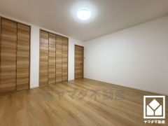 全居室フローリングでお掃除ラクラク。全居室収納もございますので、お部屋の広さを最大限に活用できます。