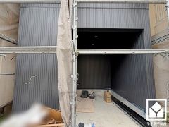 ガレージには外部物入もございます。ベビーカーやアウトドア用品などもすっきり収まり、いつでも整った空間に。