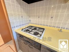 毎日の料理がもっとスムーズに。便利な3口コンロ付きキッチン。