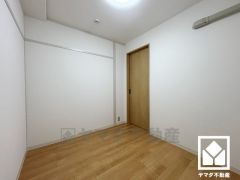 収納力豊富なウォークインクローゼット付き。お洋服はもちろん季節の荷物、趣味の道具や日用品のストックなども収納可能。