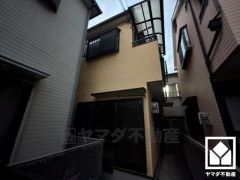 キッチンには窓がございますので、昼間は手元が明るく、お料理がはかどります。