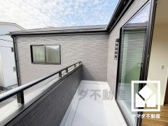 南向きバルコニーで陽当たり、風通し良好。広々としているため、お洗濯物をたっぷりと干す事ができます。