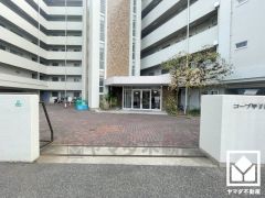 浴室暖房乾燥機付き。真冬の寒い浴室を暖かく、また雨の日の洗濯物の乾燥にと多用途に活躍する機能です。