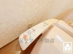 温水洗浄便座付きで、季節を問わずいつでも温かい便座をお使いいただけます。