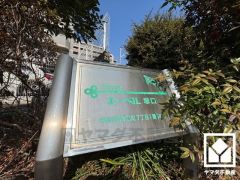 すべり台やブランコなどの遊具や、多数の動物のオブジェ、小屋型のモニュメントなどユニークな設備が整った「宮田公園」まで徒歩3分など、徒歩圏内に公園が複数あり、子育て世帯の方にもお勧めです。