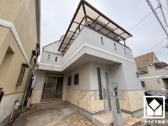 「万代尼崎食満店」まで徒歩5分、「ウエルシア尼崎新園田店」まで徒歩6分、「ファミリーマート尼崎南清水」まで徒歩6分など、お買い物施設が徒歩圏内に複数あり便利な住環境です。