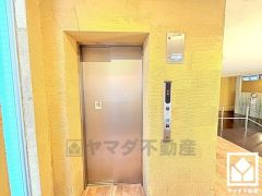 スムーズな移動を叶えるエレベーター。忙しい朝も快適に、ストレスフリーな暮らしをサポート。