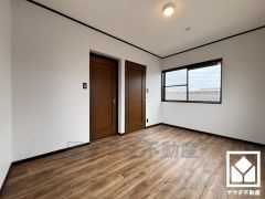 ウォークインクローゼット付きのお部屋で整理整頓しやすいです。