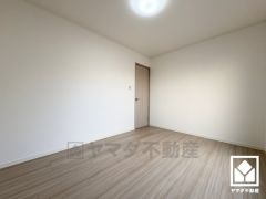 全居室フローリングでお掃除ラクラク。全居室収納もございますので、お部屋の広さを最大限に活用できます。