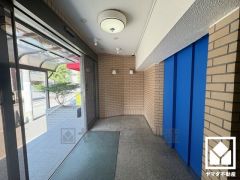 心地よい空間が広がる、清潔で美しいロビー。帰宅時や来客時にも気持ちの良い空間です。