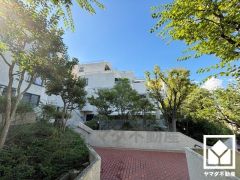 2021年12月に鉄部塗装工事済、2014年6月に大規模修繕工事済で共用部も大変綺麗なマンションです。