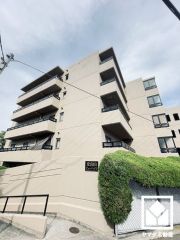 洗練されたデザインと堅牢な造り。美しさと安心を兼ね備えた、心地よい住まい。