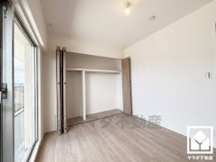 約5帖の洋室です。お子様のお部屋などにも丁度良い広さです。