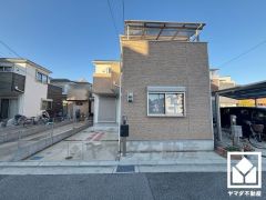 落ち着いた色合いと直線的な美しさが調和したモダンな外観。帰るたびに安心感を感じられる佇まい。