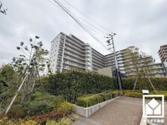 阪神電鉄本線・なんば線「大物」駅まで徒歩約8分、JR福知山線「尼崎」駅まで徒歩約26分の立地。