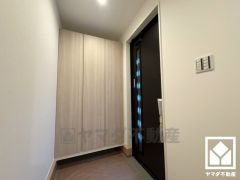 玄関にはたっぷりの収納スペースを完備。家族の靴もしっかり収納できるので、玄関がいつも片付き、気持ちよくお客様を迎えられます。