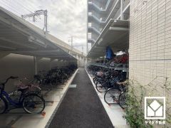 サイクルラックの設置された駐輪場を完備。スッキリ整理されて、自転車同士の接触や転倒の心配がございません。