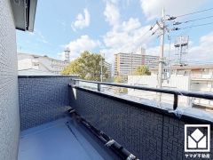 2階・3階とも南北両面バルコニーで合計4か所バルコニーがございますので、お洗濯物もたっぷりと干す事ができます。