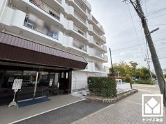 「セブンイレブン西宮高木西町店」まで徒歩4分、「業務スーパー西宮薬師店」まで徒歩6分など、お買い物施設が徒歩圏内に複数あり便利な住環境です。