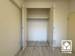 衣類も小物もスッキリ整理、使いやすいクローゼットで快適空間