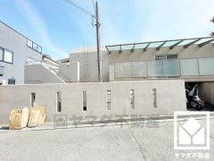 南向きバルコニーで陽当たり、風通し良好。奥行きがあり広々としているため、お洗濯物をたっぷりと干す事ができます。