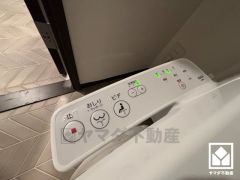 温水洗浄便座付きで、季節を問わずいつでも温かい便座をお使いいただけます。