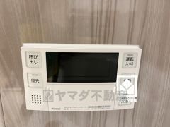 安全性を確保できる優先ボタンがございます。優先中はキッチンからの温度変更ができなくなるため、シャワー中に急に熱湯や冷水が出る状況を防ぐことができます。