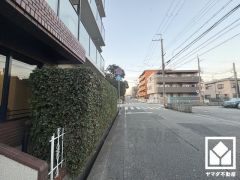 阪急電鉄神戸線「武庫之荘」駅まで徒歩約17分の立地。「ウエルシア尼崎南武庫之荘店」まで徒歩3分など、毎日の通勤・通学だけでなく、日常のお買い物や、休日のお出かけまで利便性に優れています。