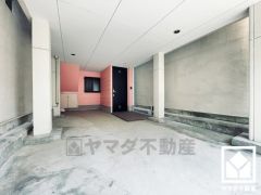 大容量の屋根裏収納もございます。季節の荷物や趣味の道具もしっかり収納できます。